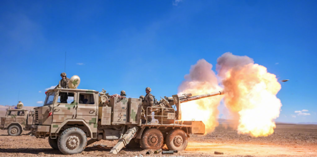 高原亮剑解放军新式卡车炮现身机动灵活适合高原作战