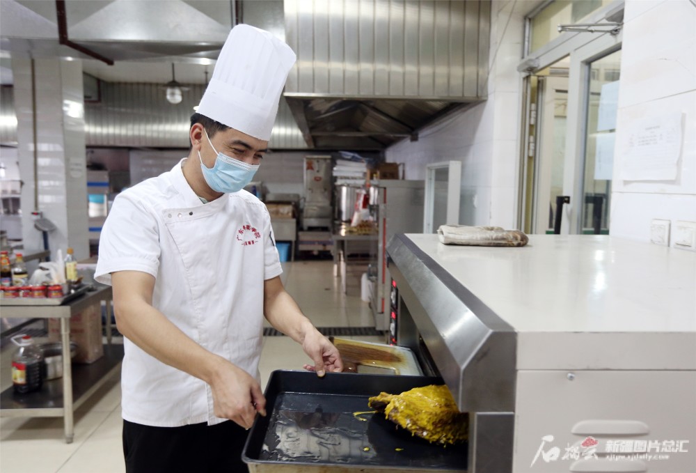 中式烹调师选手阿卜杜萨拉木阿卜力克木67享受拼搏努力去赢