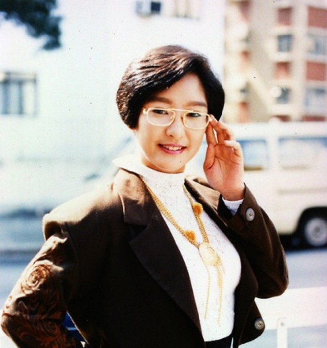 港星雪梨辜负张国荣爱上花大叔被抛弃后独自养大儿女