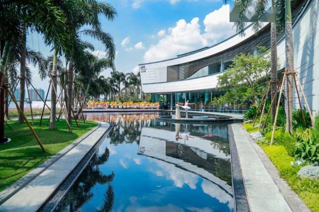 项目实景其与沉香沙岛隔江相望,坐拥一线江景,最近距离仅约60米!