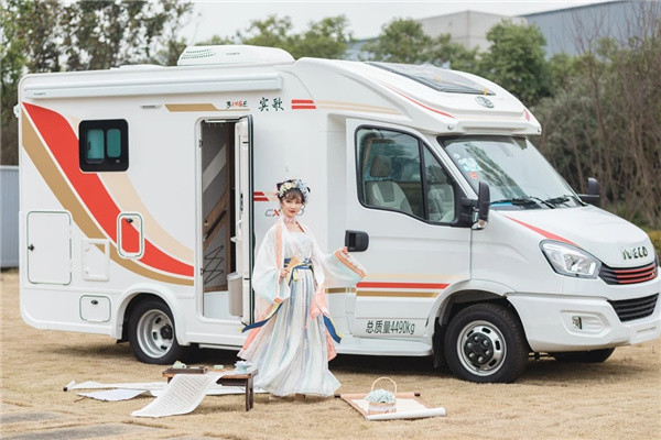 金冠宾歌cx510国六依维柯房车,小额头后拓展后横床现车钜惠