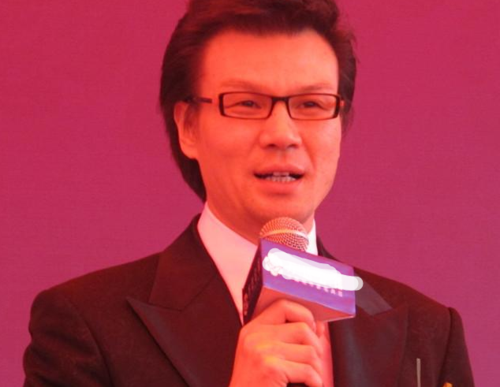 知名主持人李彬现状曝光面容憔悴判若两人健康状况惹人担忧