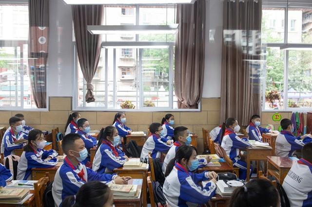 开封646中学收天价住宿费24人一间宿舍校方解释让人难以接受