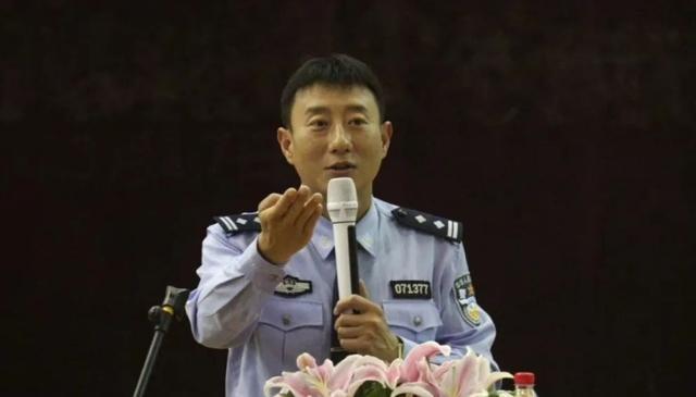 停播3年,那个火遍全国的"网红交警"谭乔,怎么确诊了抑郁症