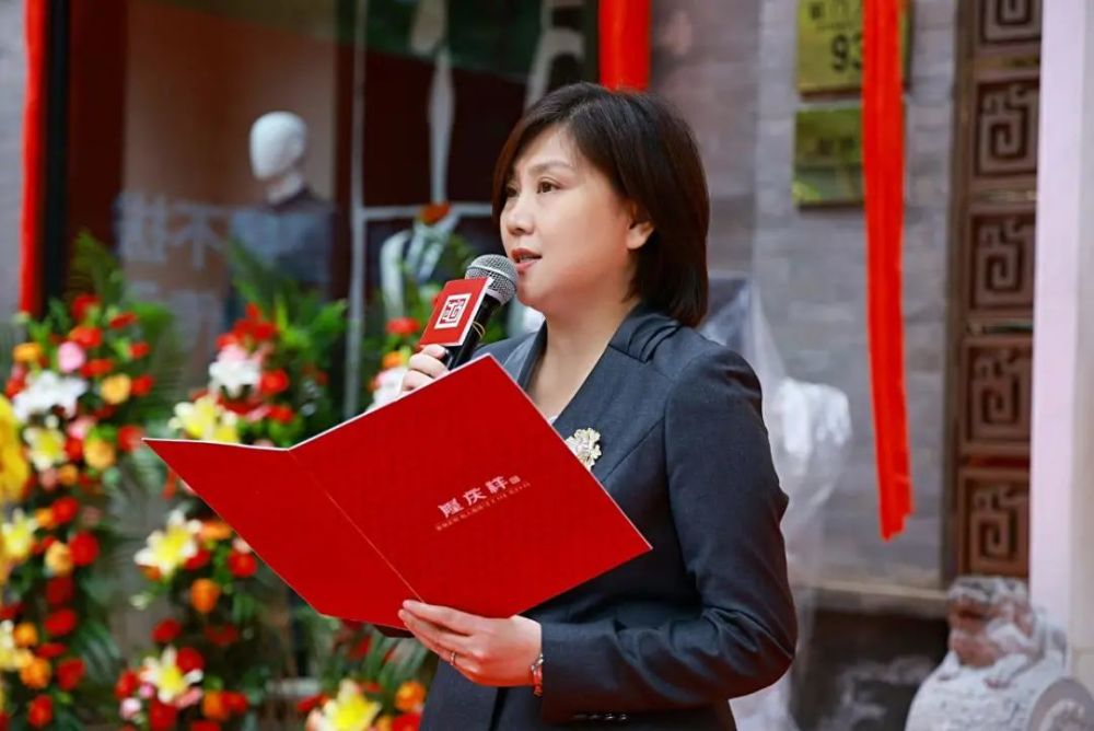 现场年年净匾年年新隆庆祥敬匾仪式在京举行