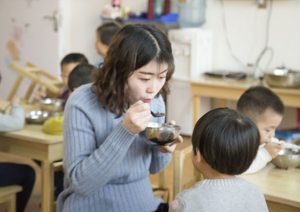 幼儿园老师有多累!这几张图完美诠释,网友:绝望的气息扑面而来