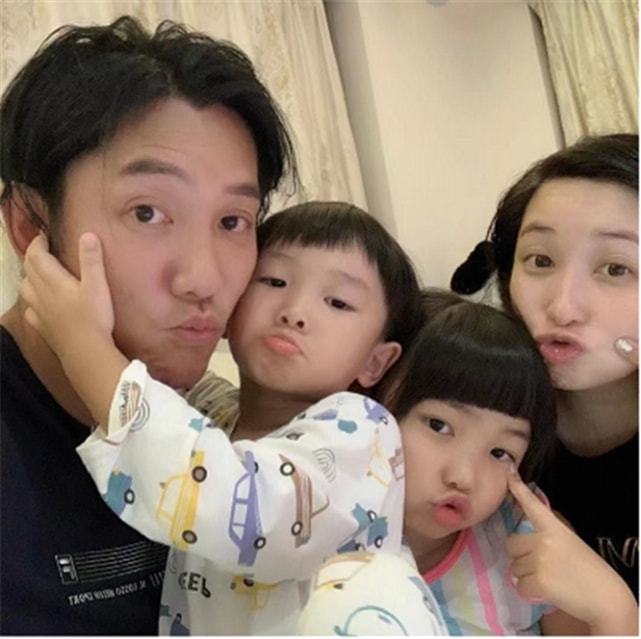 刘德华"干儿子"官宣三度当爹,一家合照超幸福,颜值高妻子获赞