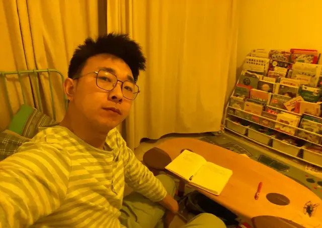 导演小策,便是这个团伙《广场往事》系列的"幕后黑手".