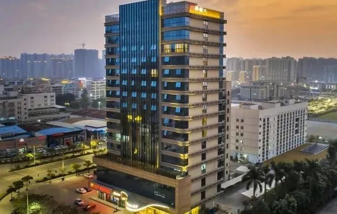 直击肇庆某隔离酒店来了一大批消防人员