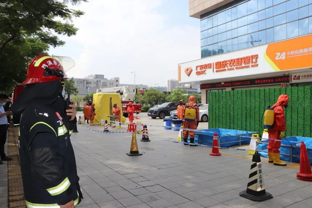 直击肇庆某隔离酒店来了一大批消防人员