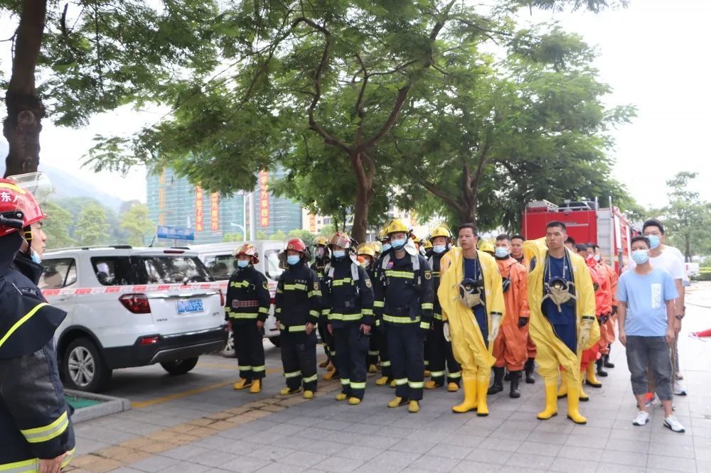 直击肇庆某隔离酒店来了一大批消防人员