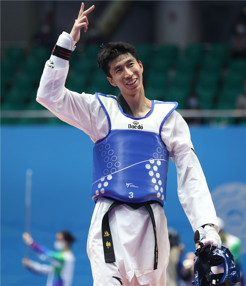 王者归来!赵帅卫冕全运会跆拳道男子68公斤级金牌_腾讯新闻