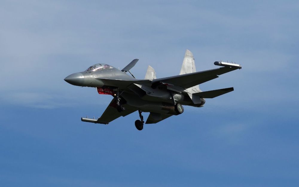 珠海航展最大惊喜来了歼16d电子战机突然现身价格超过歼20