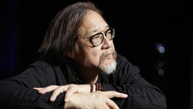 在《如梦之梦》的故事里,他讲到一座湖,湖的名字叫"看见自己".