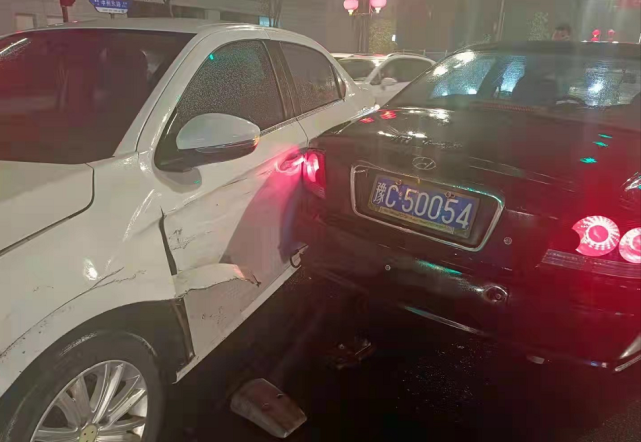 套牌车在中州路撞车后逃逸肇事者真容曝光速速投案