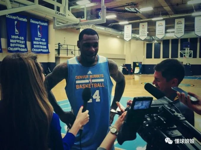 篮板 又签一个！时隔3年，被周琦砸头的倒霉蛋重返NBA