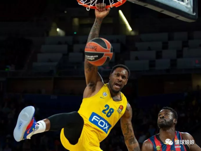 又签一个时隔3年被周琦砸头的倒霉蛋重返nba