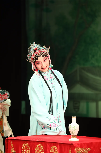 一生爱好是天然,90后闺门旦张冉与杜丽娘的三段情缘_腾讯新闻