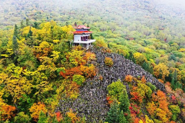 14吉林伊通火山博物館伊通除了著名的烤鴿子之外,火山群也十分出名.