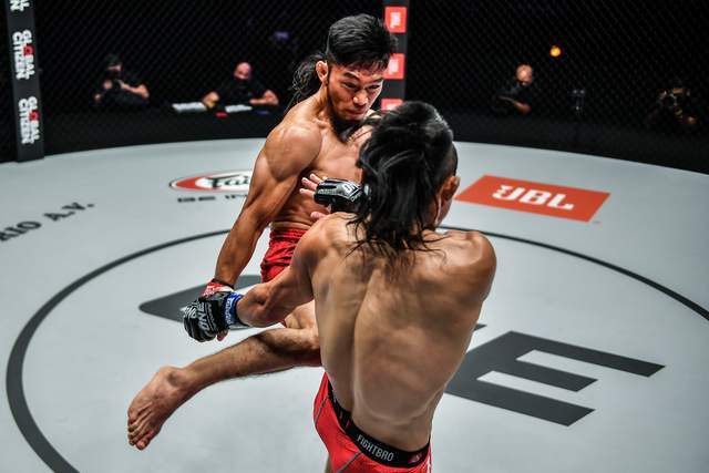 "草原狼"和喜格图被罚两张黄牌,负于莱卡战队猛将