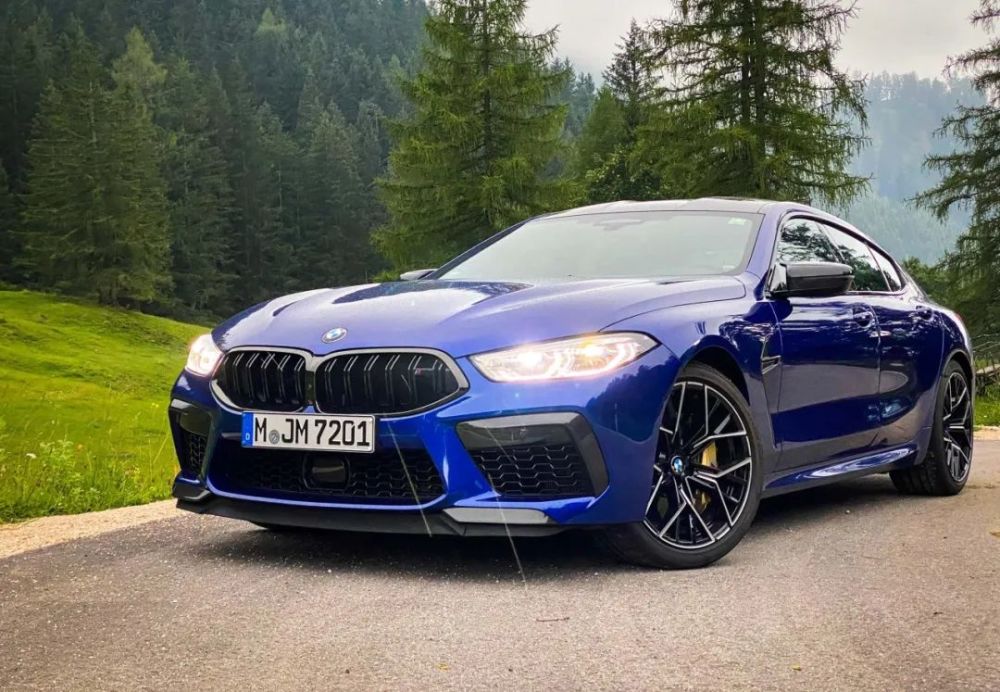 优雅永不过时!这是一台强大的宝马四门轿跑性能车