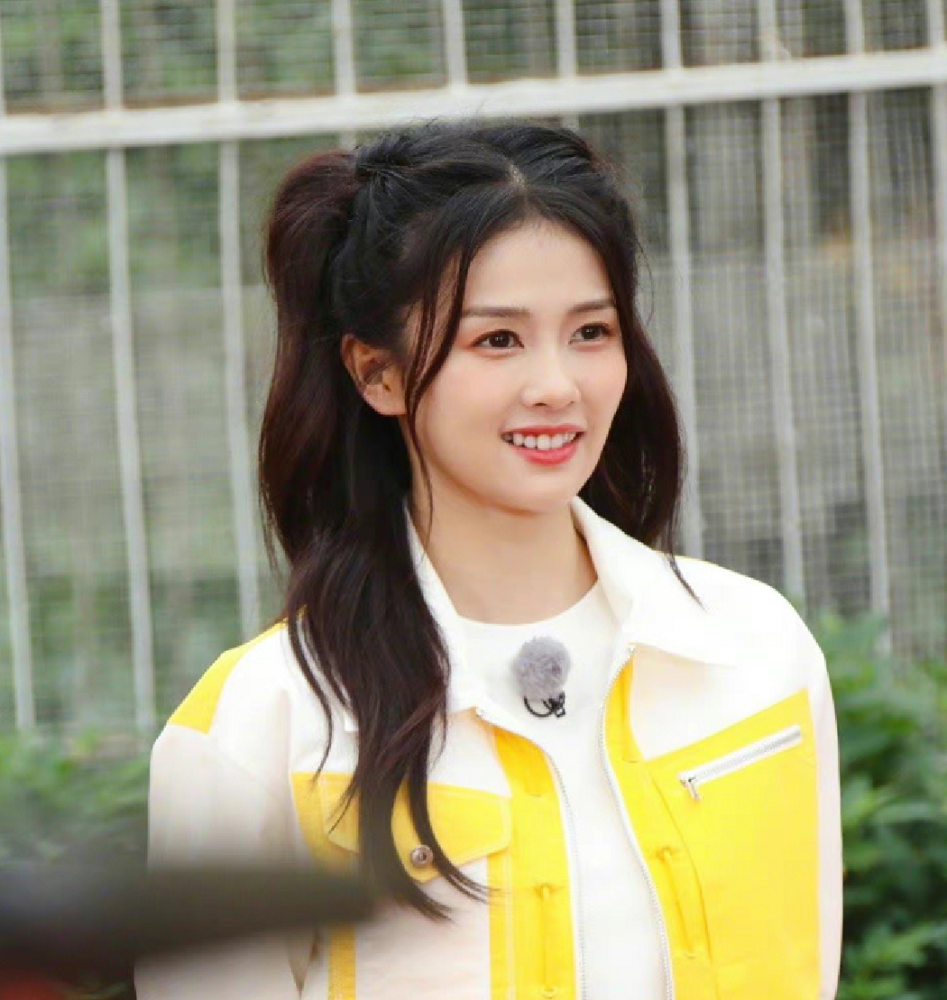 白鹿奔跑吧路透曝光,扎双马尾笑的治愈,官宣成为新一季常驻嘉宾_腾讯