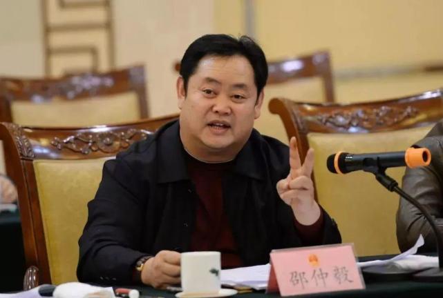 不过,祝义才不甘心于只做屠夫,卖一辈子的火腿肠和冷鲜肉,他通过收购