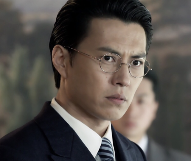 其中,《伪装者》更是国产谍战剧的经典之作,豆瓣评分高达8.6分.