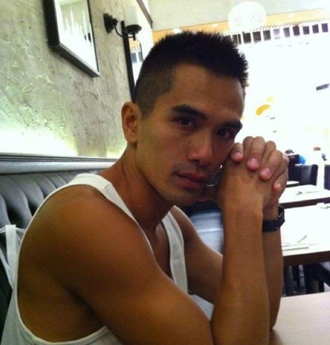 知名童星何健威近况曝光,41岁身材健硕男人味足,已转行成消防员_腾讯