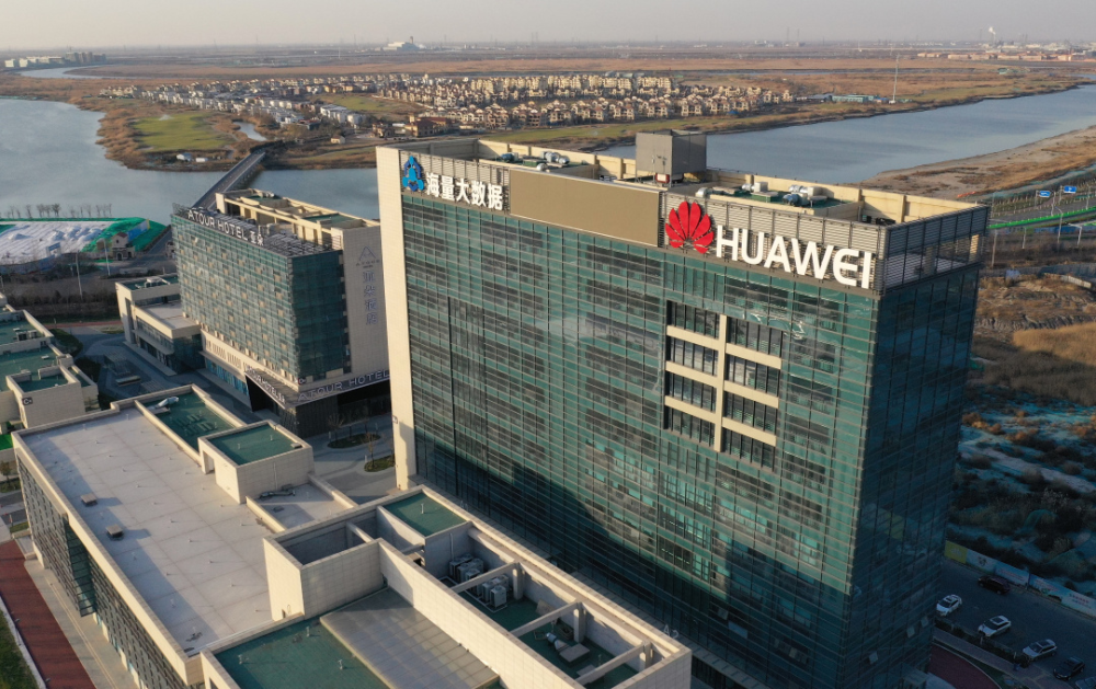 时隔1028天,孟晚舟终回国!华为与美国的"硬刚"仍在继续!_腾讯新闻