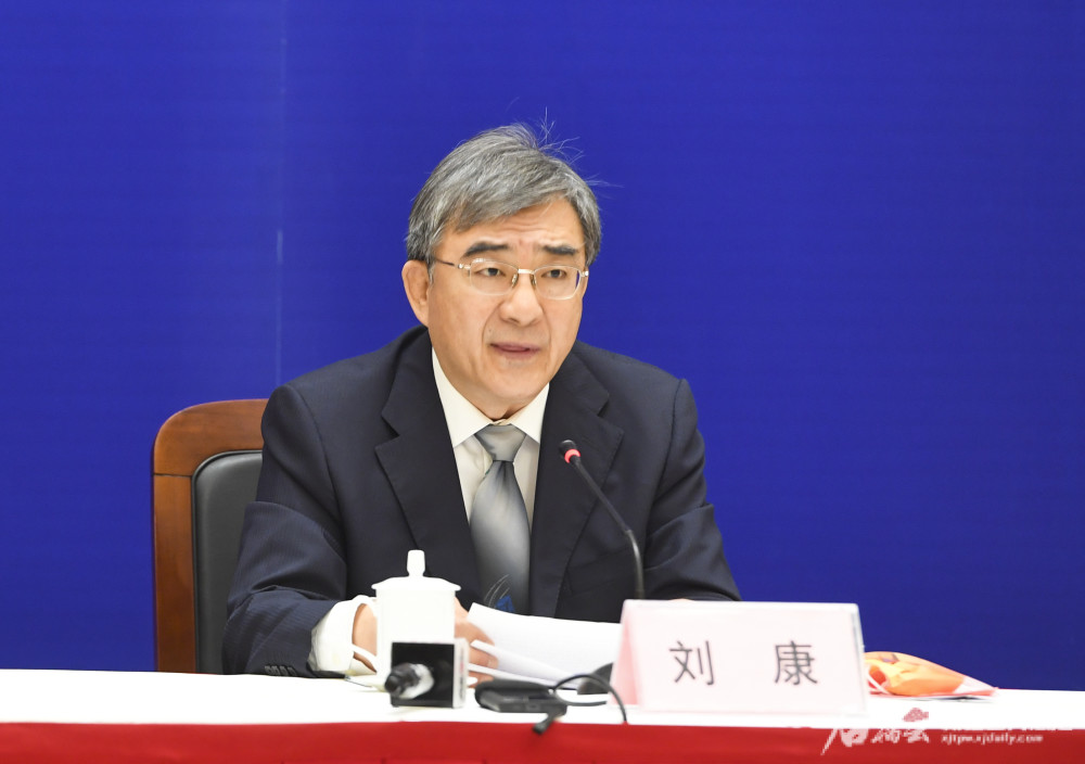 人力资源和社会保障部职业能力建设司司长刘康在新闻发布会上发言.