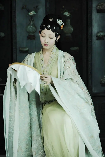 5版林黛玉谁从天上掉下来谁在东施效颦对比下就知道了