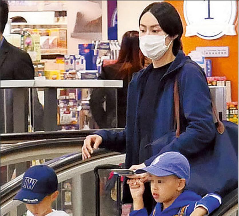 李泽楷三个儿子图片曝光,豪宅内为梁洛施庆生,网友:堪比豪门