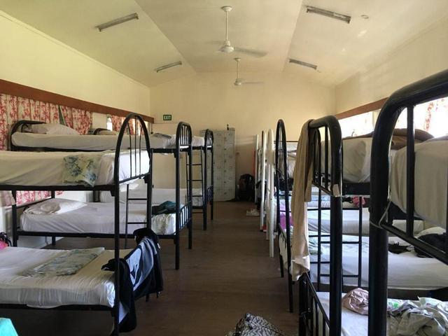 河南一中学24人宿舍上热搜男生每年还要多交5000家长心态崩了