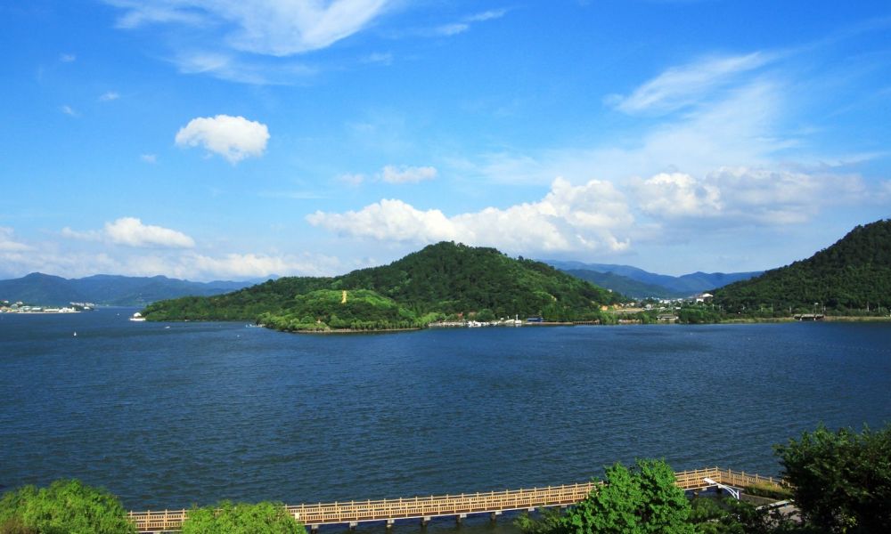 张孝祥途经洞庭湖写下一首词词意与美景融为一体读来美不胜收