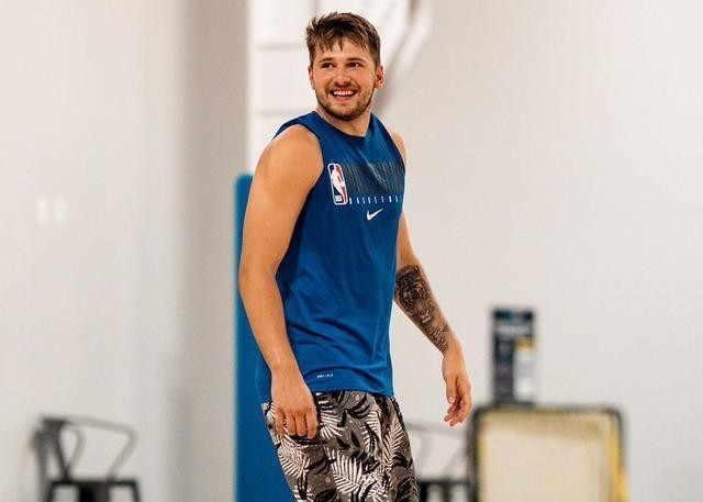 勒布朗·詹姆斯 若NBA球星自律程度分4个等级：东契奇C级，詹姆斯SS级，那SSS呢？