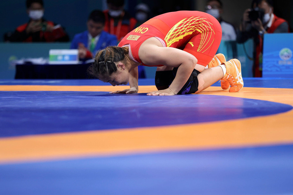 全运会摔跤女子自由式76公斤级内蒙古队选手钱德根查干夺冠