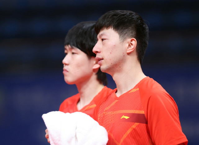率先结束了,黑龙江组合徐瑛彬/曹巍以3-2战胜了上海组合尚坤/赵子豪