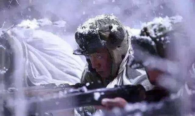 上百名士兵零下40度坚守阵地被冻成冰雕敌军脱帽致敬