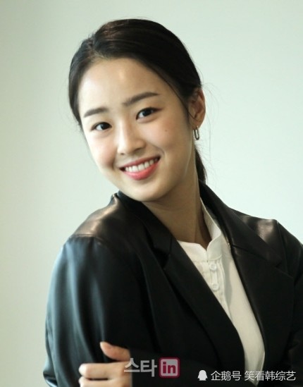 顶楼崔艺彬从金素妍和尹钟勋前辈那里得到很多能量