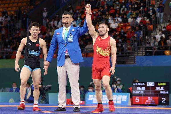 全运会男子古典式摔跤公斤级决赛托尔巴图夺冠