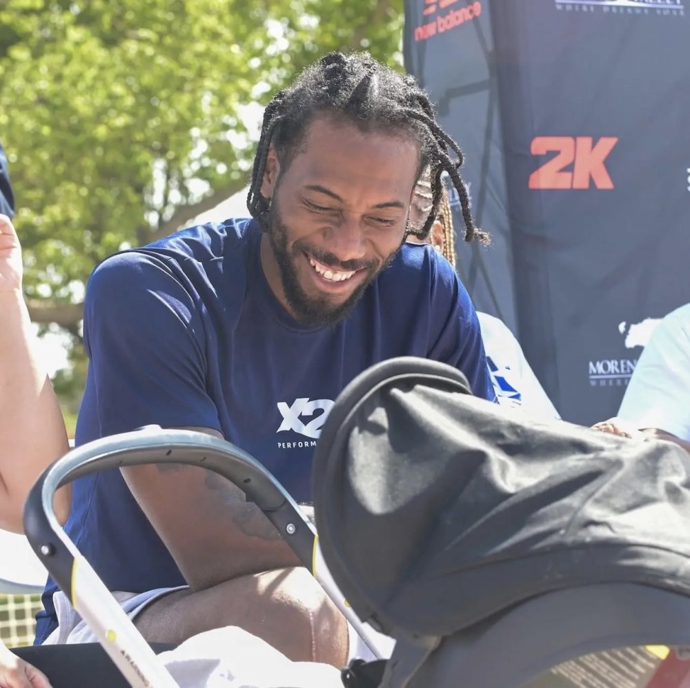 莱昂纳德家乡球场揭幕小卡现身咧嘴大笑快船不知他何时能复出