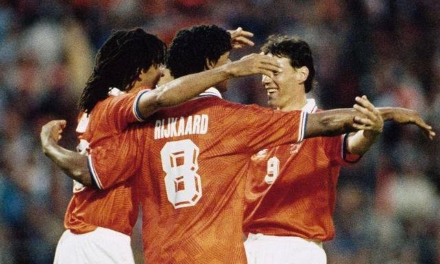 足球场上清道夫是什么位置哪些球星踢过这个位置