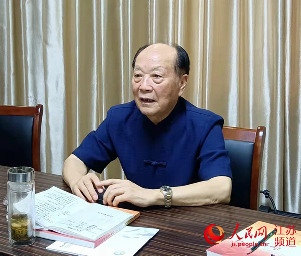 原南京军区副司令员徐承云中将对镇江住建局的做法予以肯定和表扬.