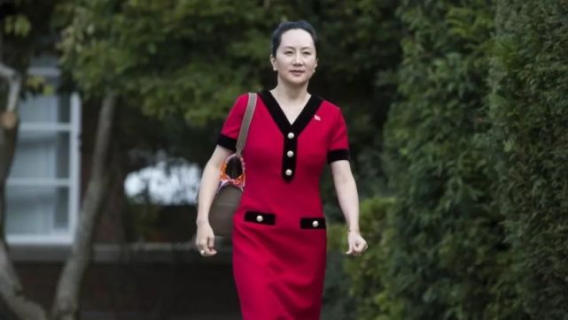 终于回到祖国！孟晚舟的脚引发舆论关注，镣铐解除留下大块淤青_腾讯新闻