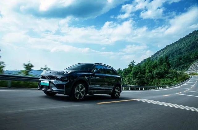 試駕領克06 phev,能上綠牌且無續航憂慮是什麼體驗?