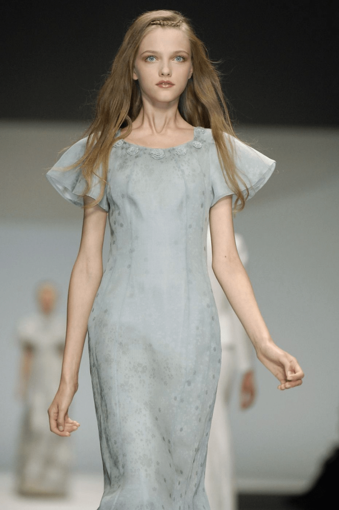 如今的vlada roslyakova已经结婚啦,只是偶尔走走秀,跑跑活动,或者上