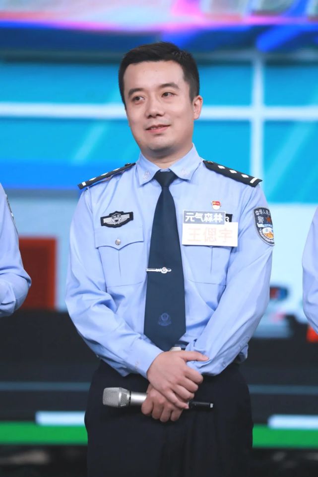 "扫黑"原型警察《天天向上》回忆审讯过程 反诈民警演绎核酸诈骗