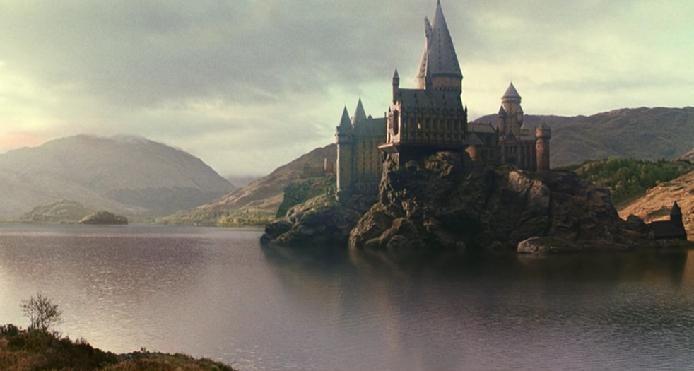 《哈利·波特》:英国魔法界只有霍格沃茨一所学校吗?