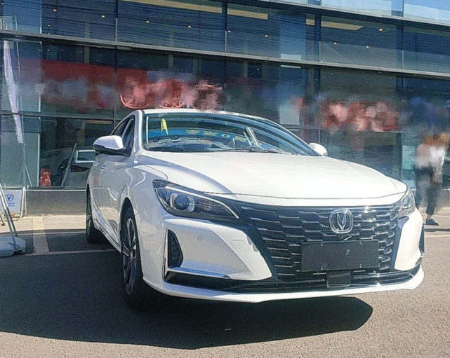 2022款长安锐程cc到店前脸调整马力提升配置升级月底上市